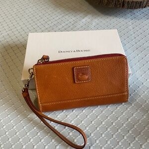 New Dooney & Bourke Brown Pebble Leather Folded Zip Wristlet Wallet Clutch